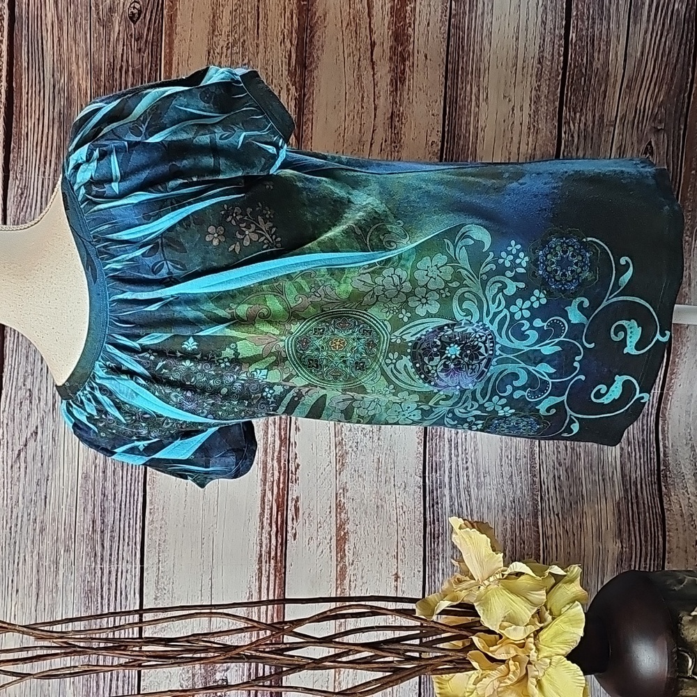 BLUE & GREEN GEOMETRIC FLORAL STUDDED SHORT SLEEVE PULLOVER TOP - Picture 6 of 9